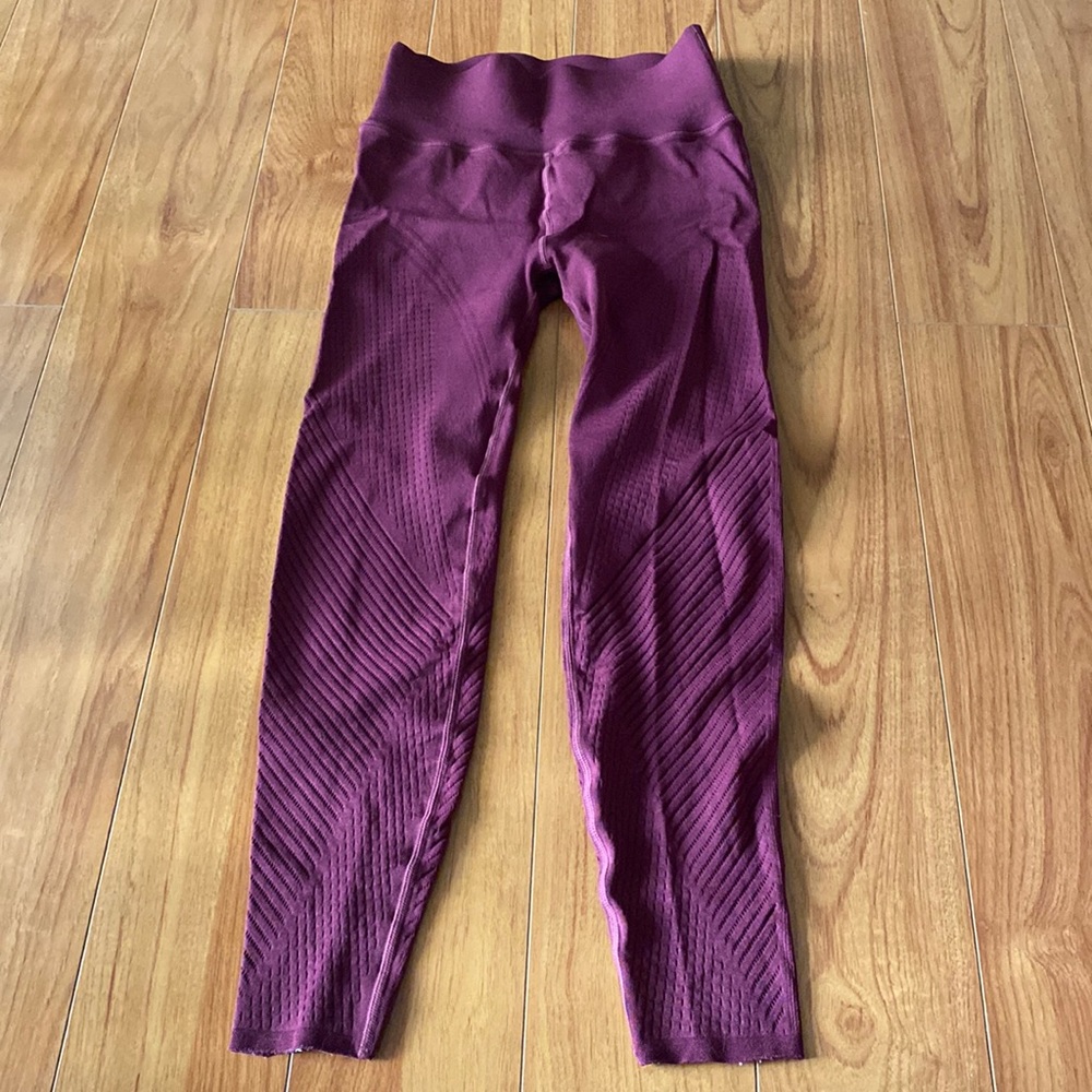 Fabletics Women’s High Waisted Sculpknit Legging, Size Medium Short/25
